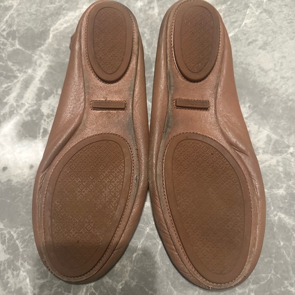 Tory Burch Ballet Flats Size 8.5 Camel Leather Logo Ballet Core Moderate Use - Picture 4 of 11